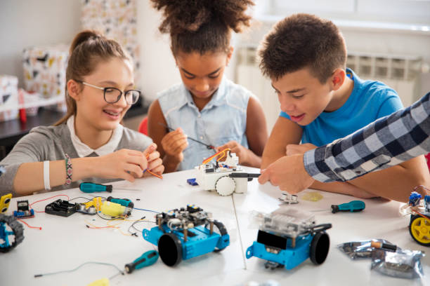 Kids collaborating on robotics